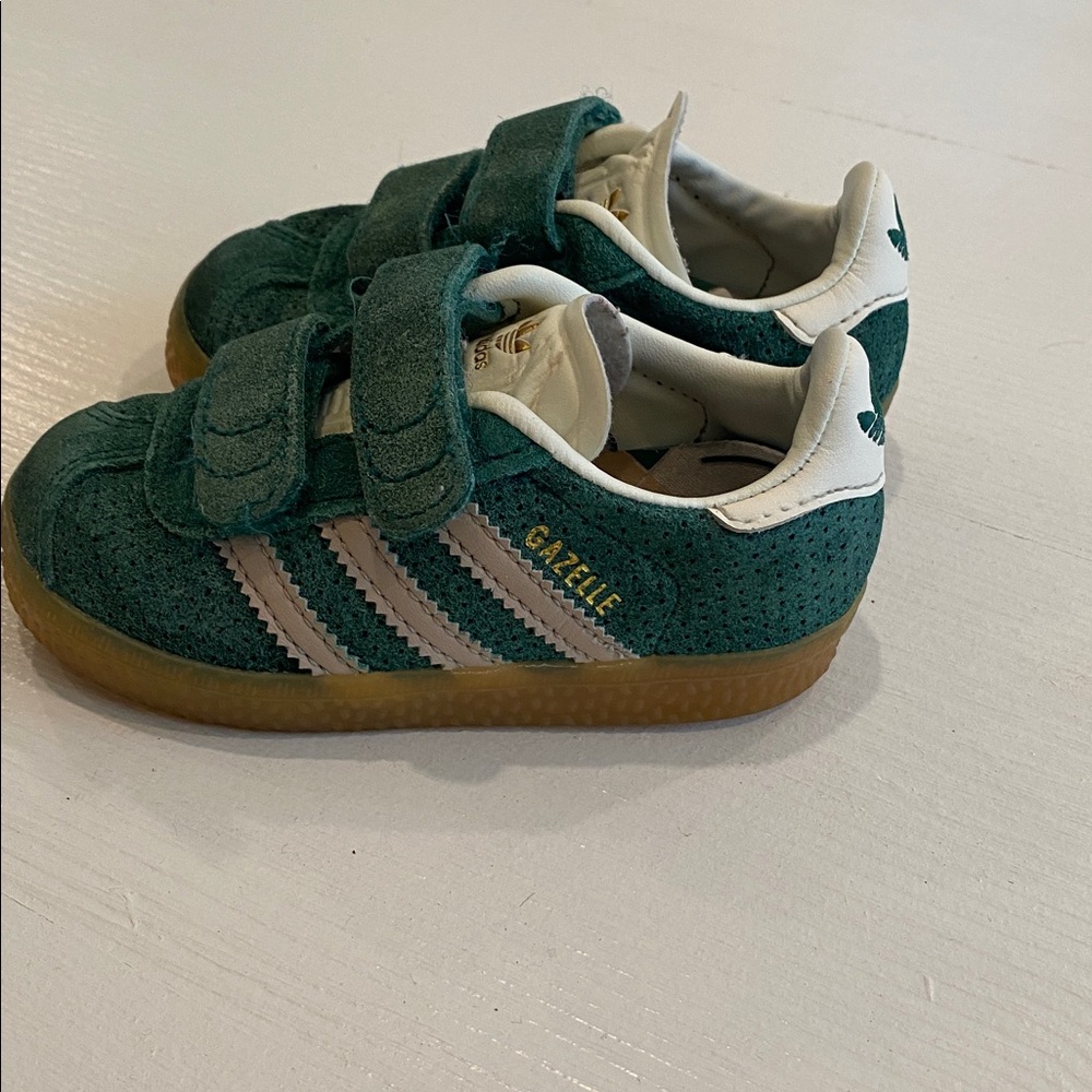 Adidas Toddler baby size 6 Gazelles in Green and White